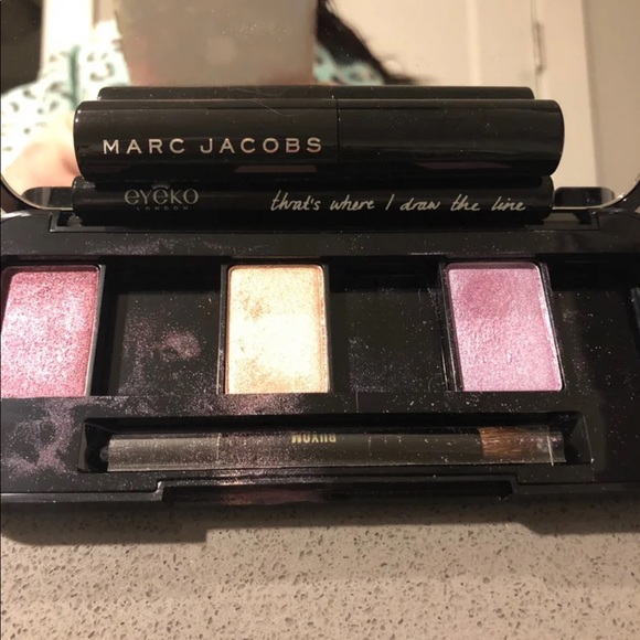 Buxom eyeshadow set - Picture 1 of 2
